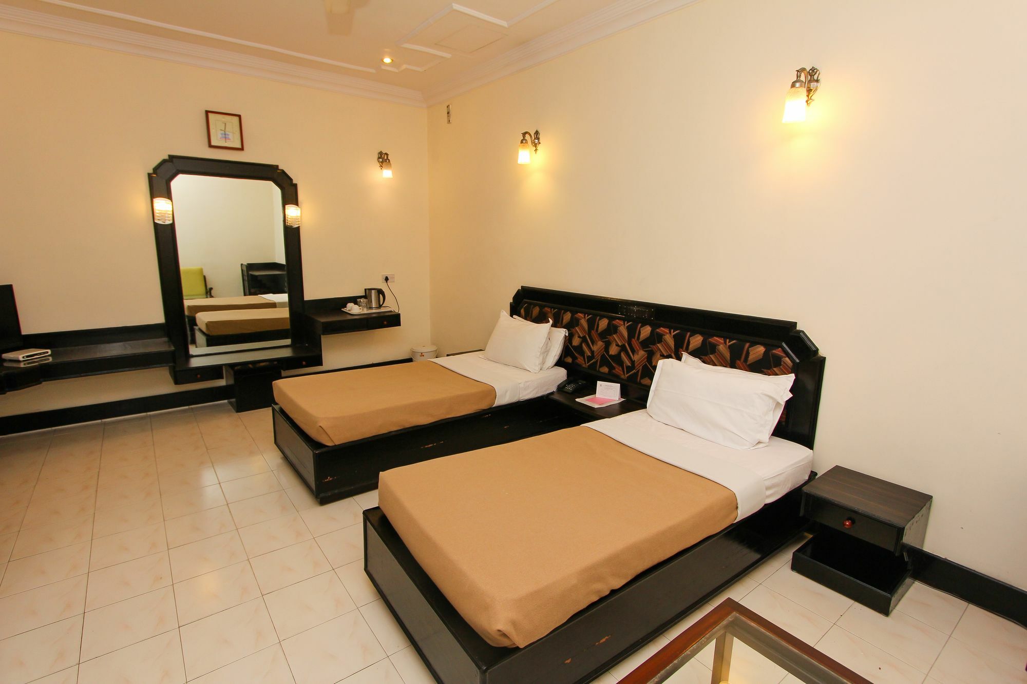 Hotel Ballal Residency Bangalore Bagian luar foto