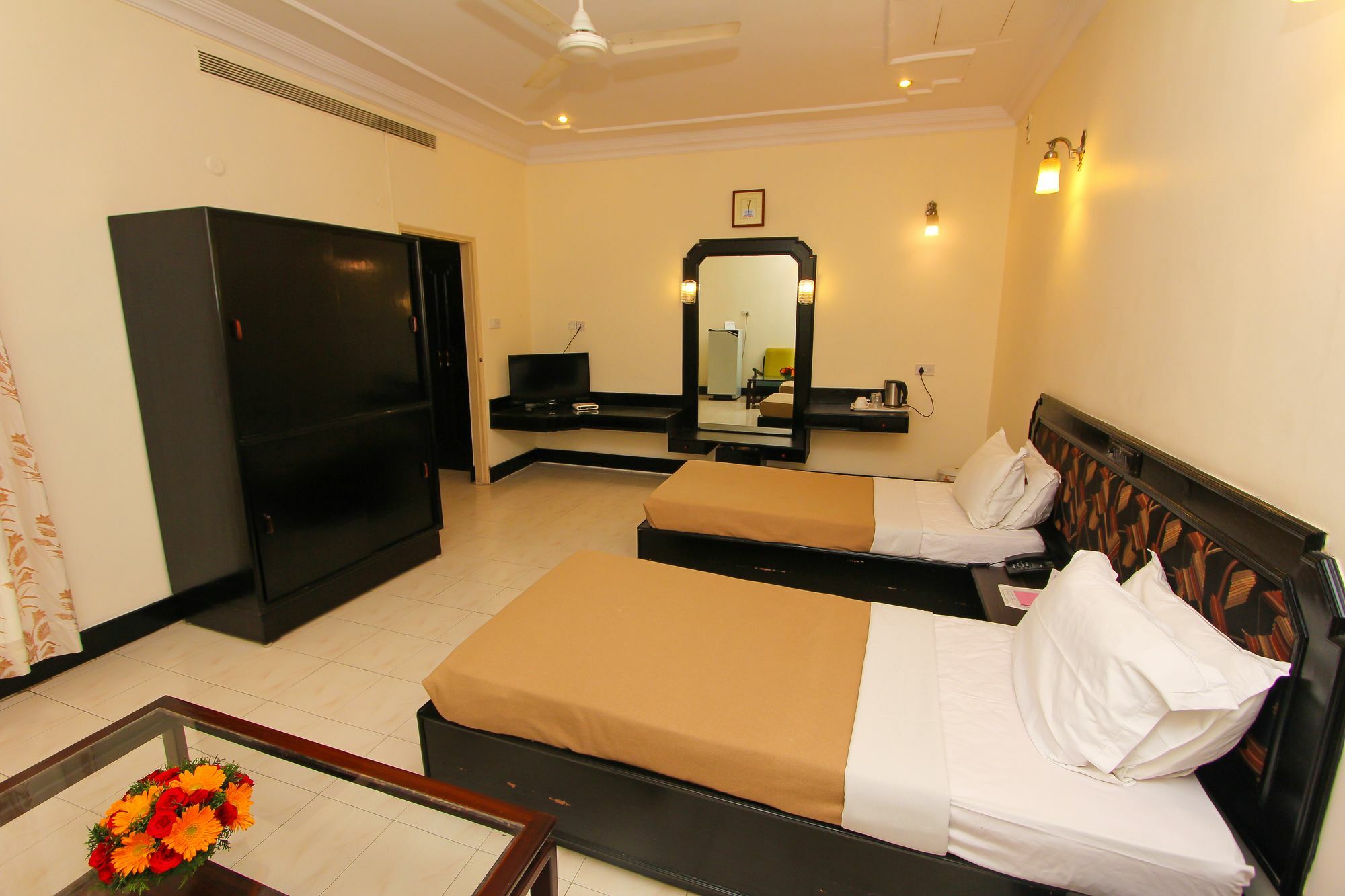 Hotel Ballal Residency Bangalore Bagian luar foto